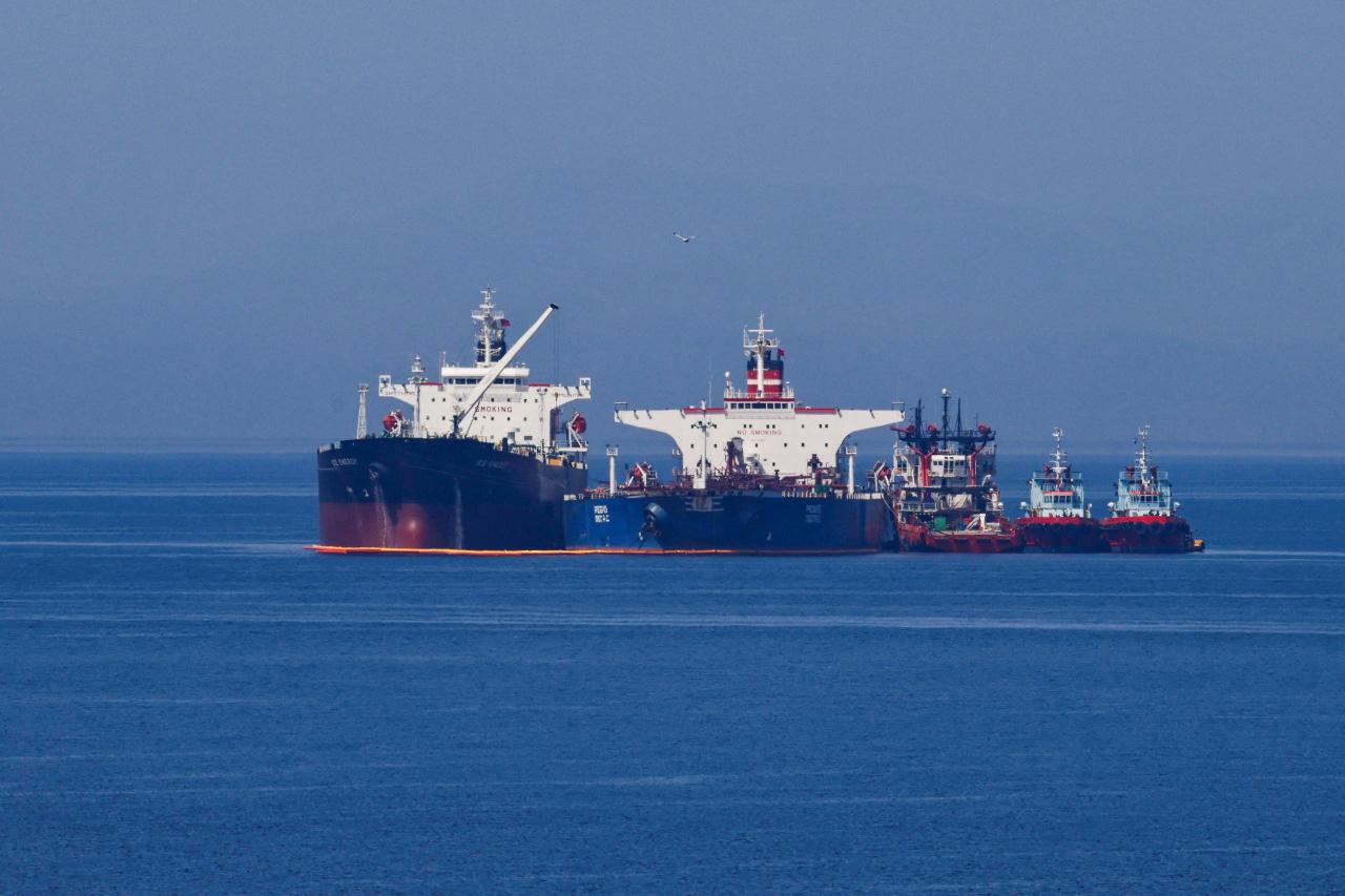 ناقلة النفط الإيرانية المحتجزة قرب اليونان - رويترز