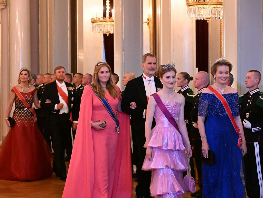 ملكة بلجيكا وابنتها الأميرة إليزابيث والأميرة الهولندية كاتارينا